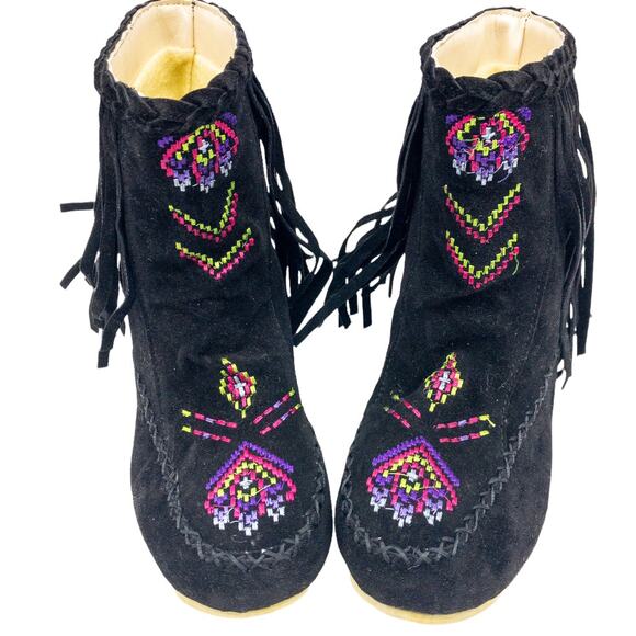 BUTITI Black Embroidered Southwestern Fuzzy-Lined Fringed Boho Ankle Boots 8 - Picture 1 of 12